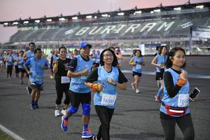 BIB: 51745, 0801, 006
                            <button type="button" onclick="openModal(10463304)" class="btn btn-primary btn-sm float-right btn-popup" data-toggle="modal" data-target=".modal-high-quality">
                        <i class="fas fa-shopping-cart"></i> Add to Cart
                    </button>
                                            <button type="button" onclick="isThisMe(10463304, true)" class="btn btn-success btn-sm float-right btn-popup btn-isme hidden" data-toggle="tooltip" data-placement="bottom" title="นี่คือรูปของคุณใช่ไหม คลิกที่นี่เพื่อเอาเข้าอัลบั้ม">
                        <i class="fas fa-plus"></i> Add to album
                    </button>
                    <button type="button" onclick="isThisMe(10463304, false)" class="btn btn-warning btn-sm float-right btn-popup btn-isnotme hidden">
                        <i class="fas fa-ban"></i> Remove from album
                    </button>